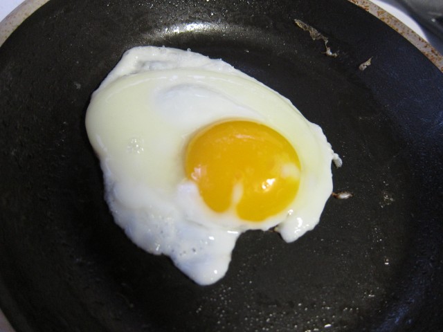 Sunny side up egg