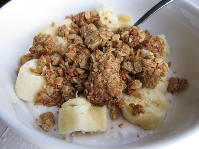 Granola on yogurt with bananas