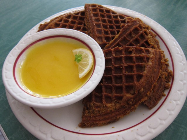 Gingerbread waffle with lemon curd