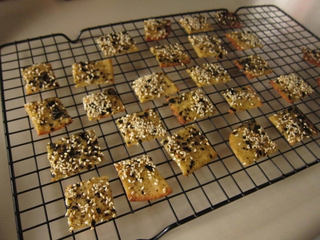 Seaweed socca crackers