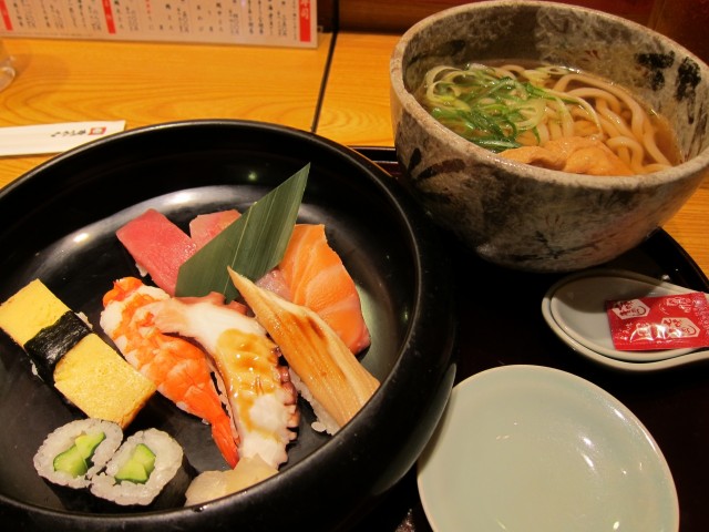Sushi and kitsune udon lunch