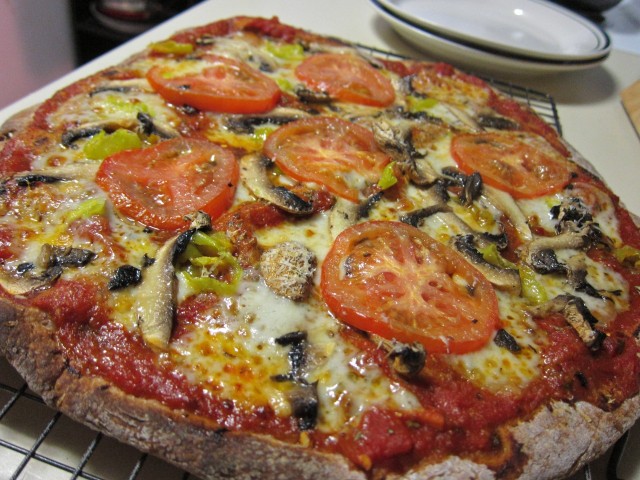 Pizza with fresh tomatoes