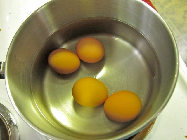 Eggs in cold water