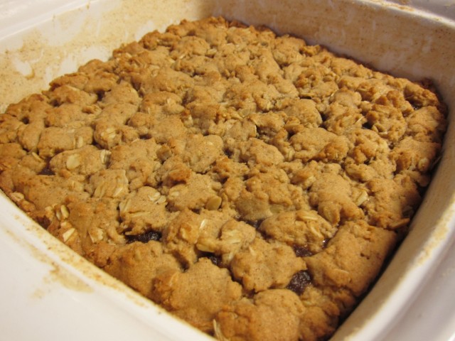 Apple butter oat bars in pan