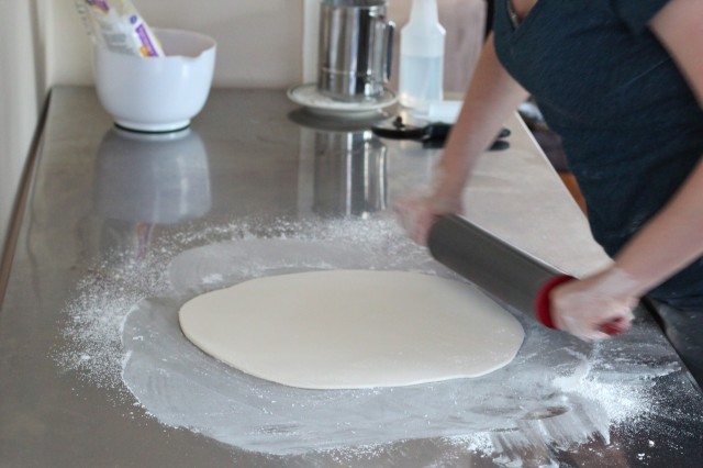 Rolling fondant with cornstarch